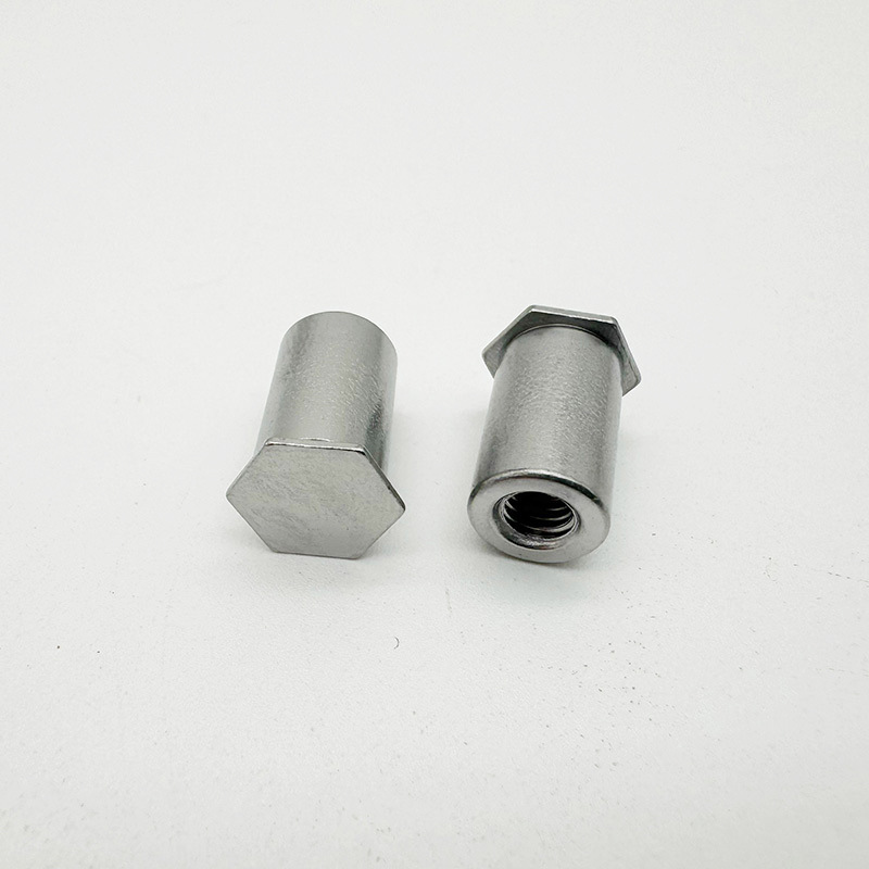 Zelf klopt met blind threaded -afstand